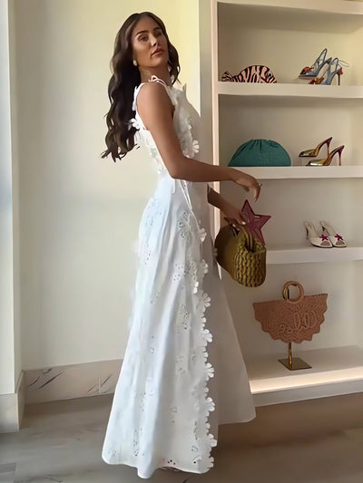 Éliora – Long dress with straps and lace pattern